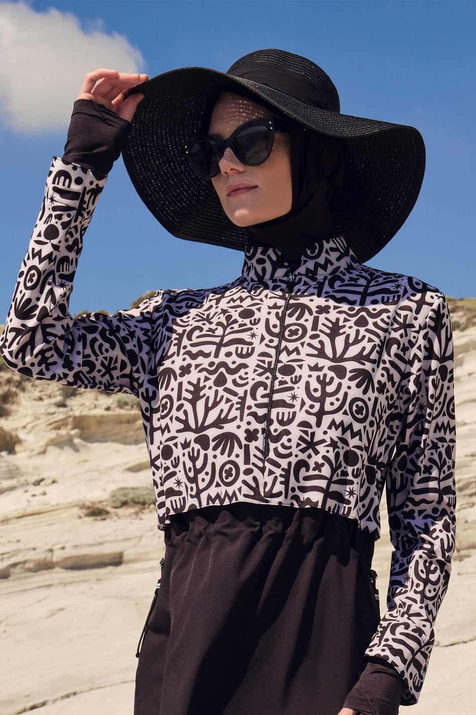 Hasema Black Straw Hat with Bow