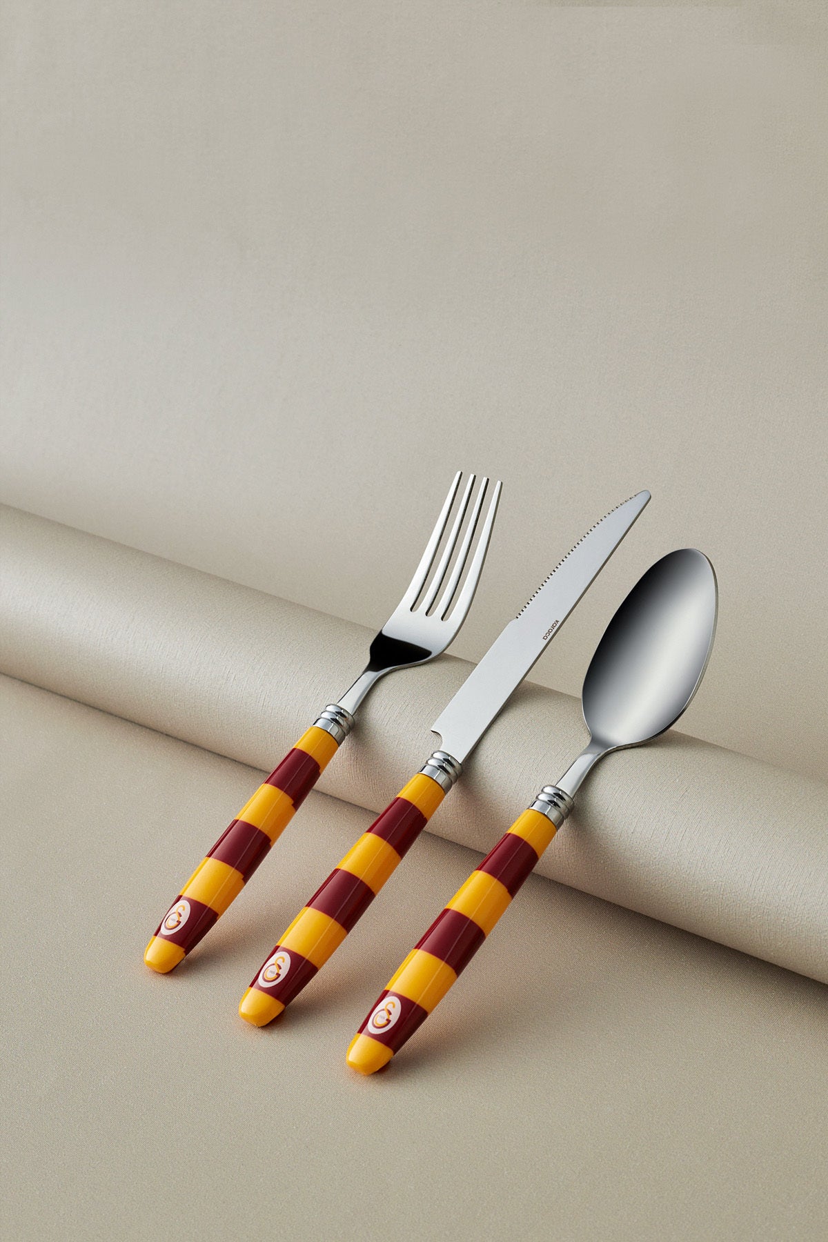 Karaca x galatasaray lisansli 18 Piece 6 Place Setting Flatware Set - MALLTURK