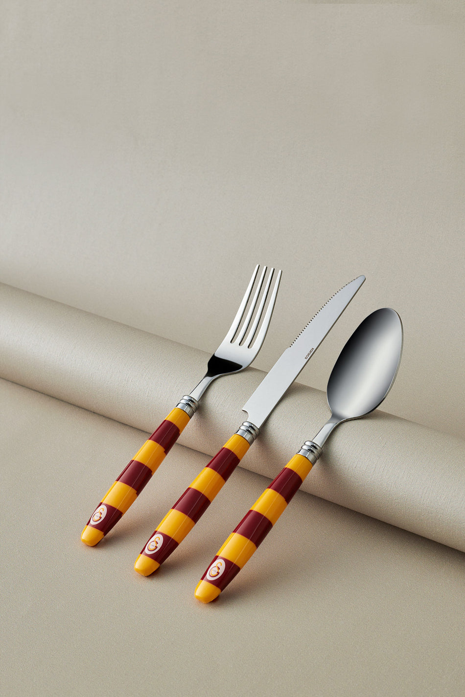 Karaca x galatasaray lisansli 18 Piece 6 Place Setting Flatware Set - MALLTURK