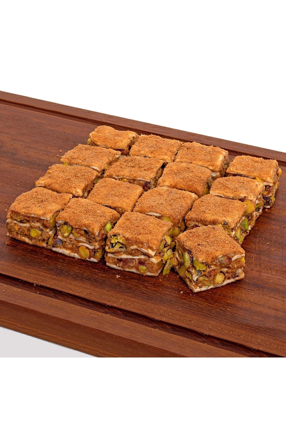 HALUK cerez lotus with Biscuit bol Pistachio baklava Turkish Delight 500 g - MALLTURK