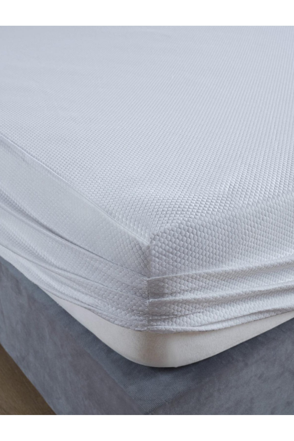 First Class Waterproof Fitted Mattress Protector - MALLTURK