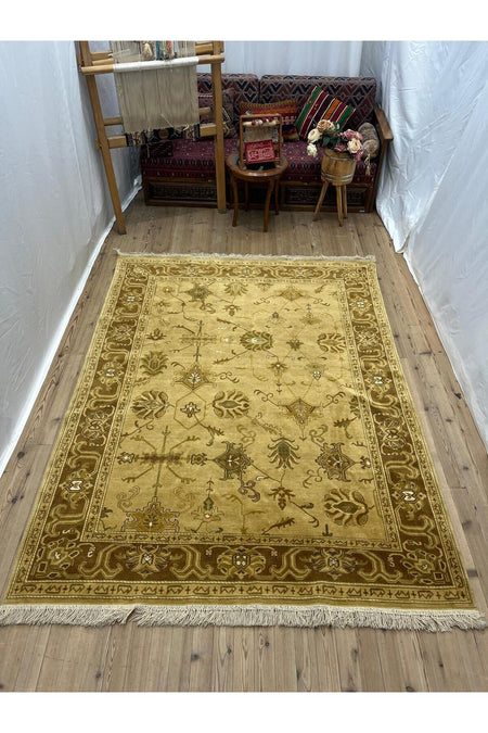 SIRVAN Rug Hand-Woven Turkish Usak Rug - 182 x 241