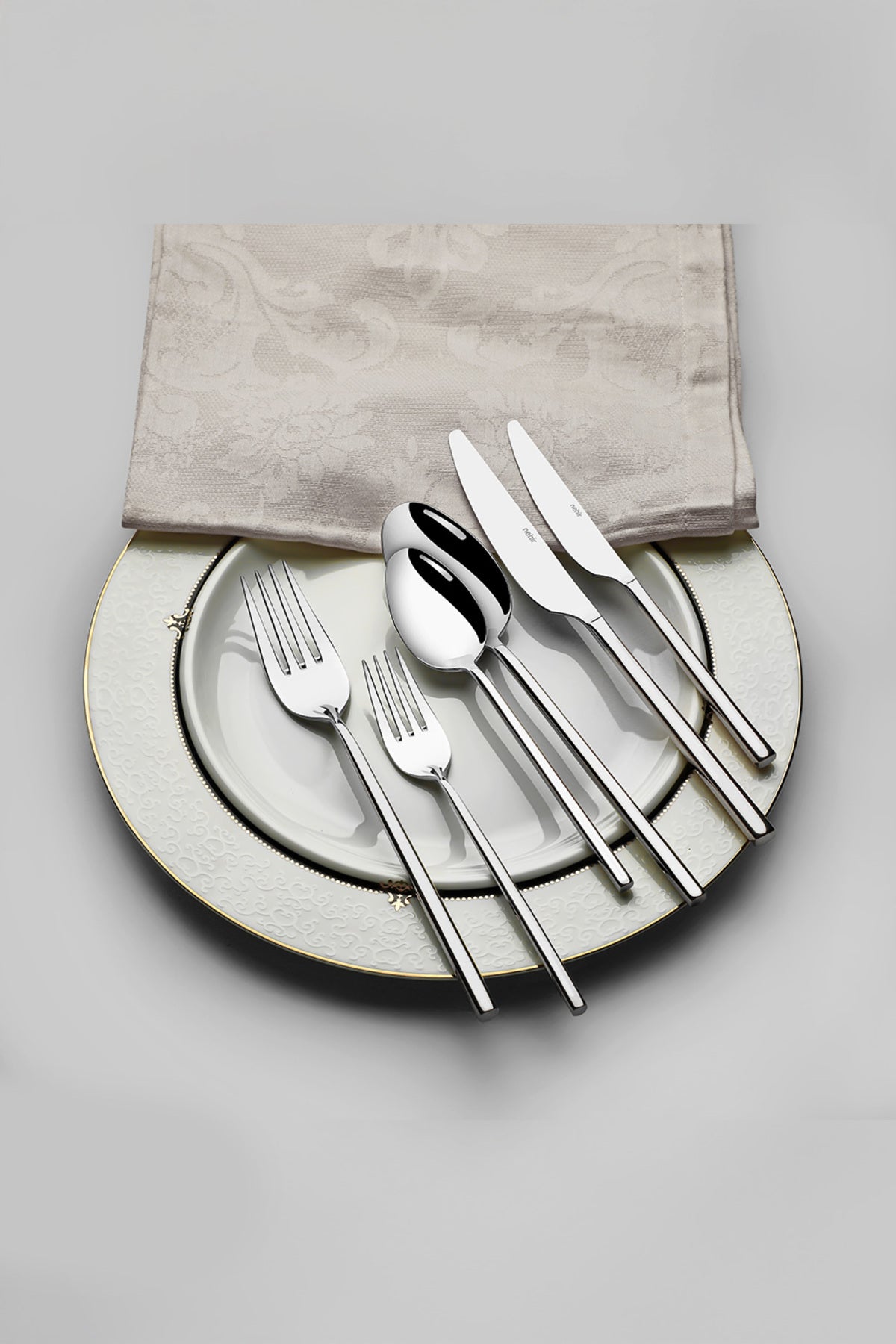 Nehir gloria Plain 12 Place Setting 84 Piece deri Boxed Flatware Set - MALLTURK
