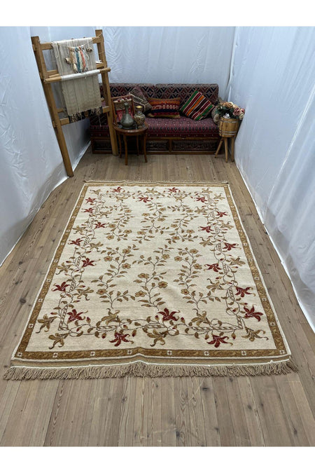 SIRVAN Rug Hand-Woven Turkish Usak Rug - 180x250 - MALLTURK