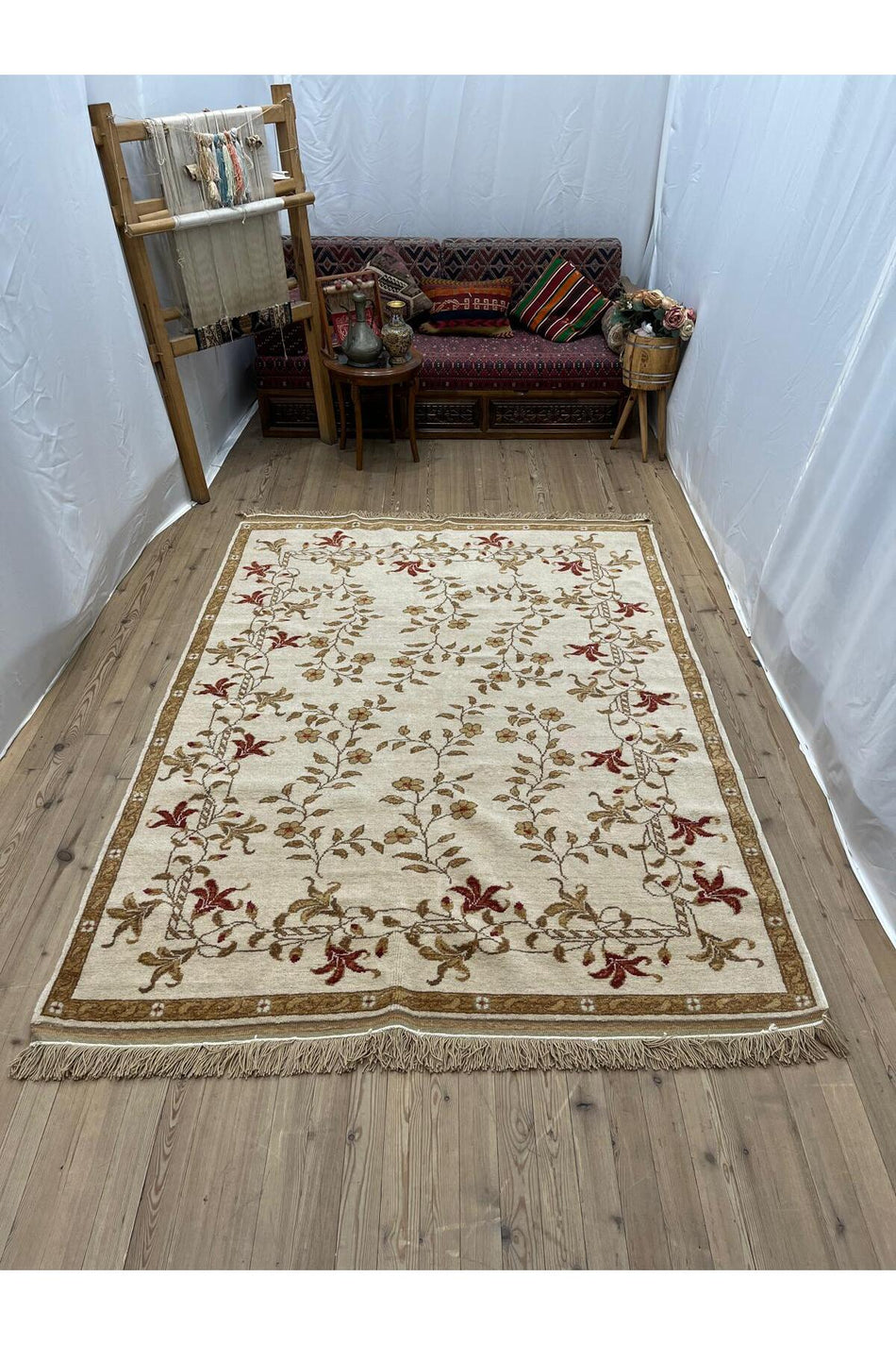 SIRVAN Rug Hand-Woven Turkish Usak Rug - 180x250 - MALLTURK