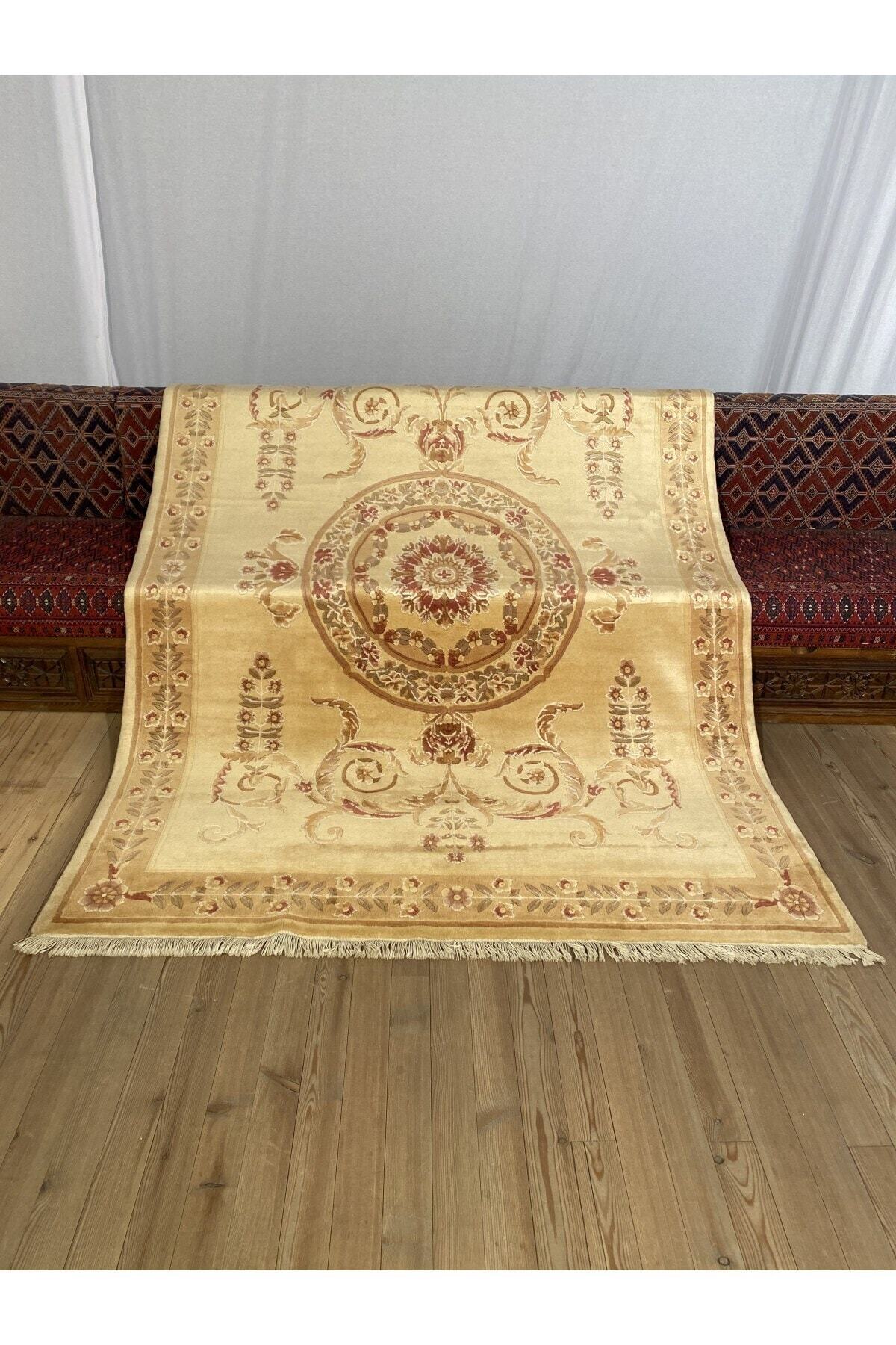 SIRVAN Rug Hand-Woven Usak Rug 172 X 237