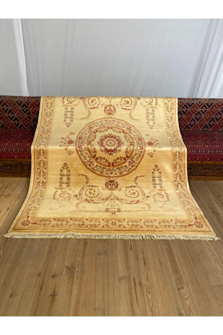SIRVAN Rug Hand-Woven Usak Rug 172 X 237