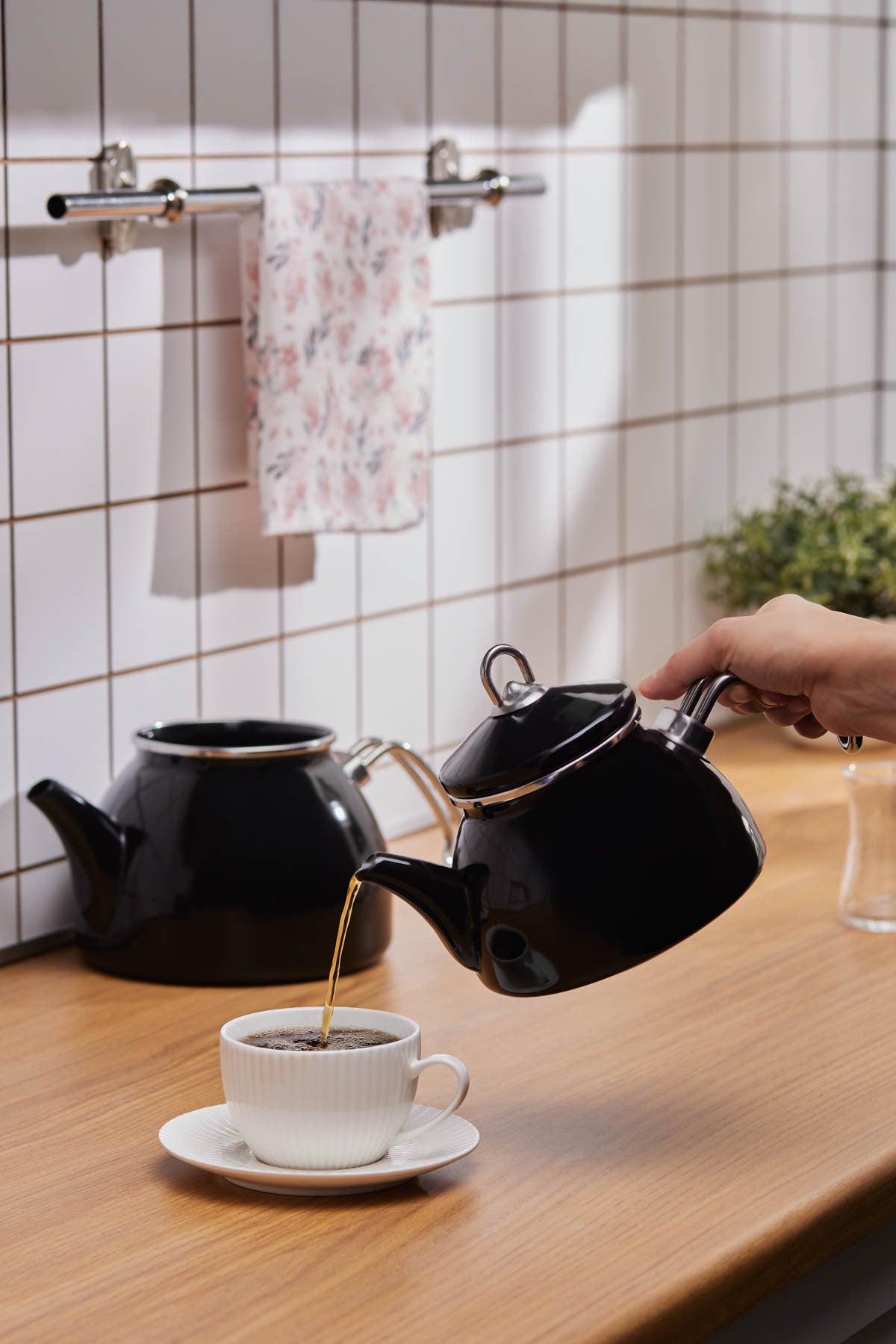 Karaca Loreto Enamel Midi Teapot Set, Black - MALLTURK