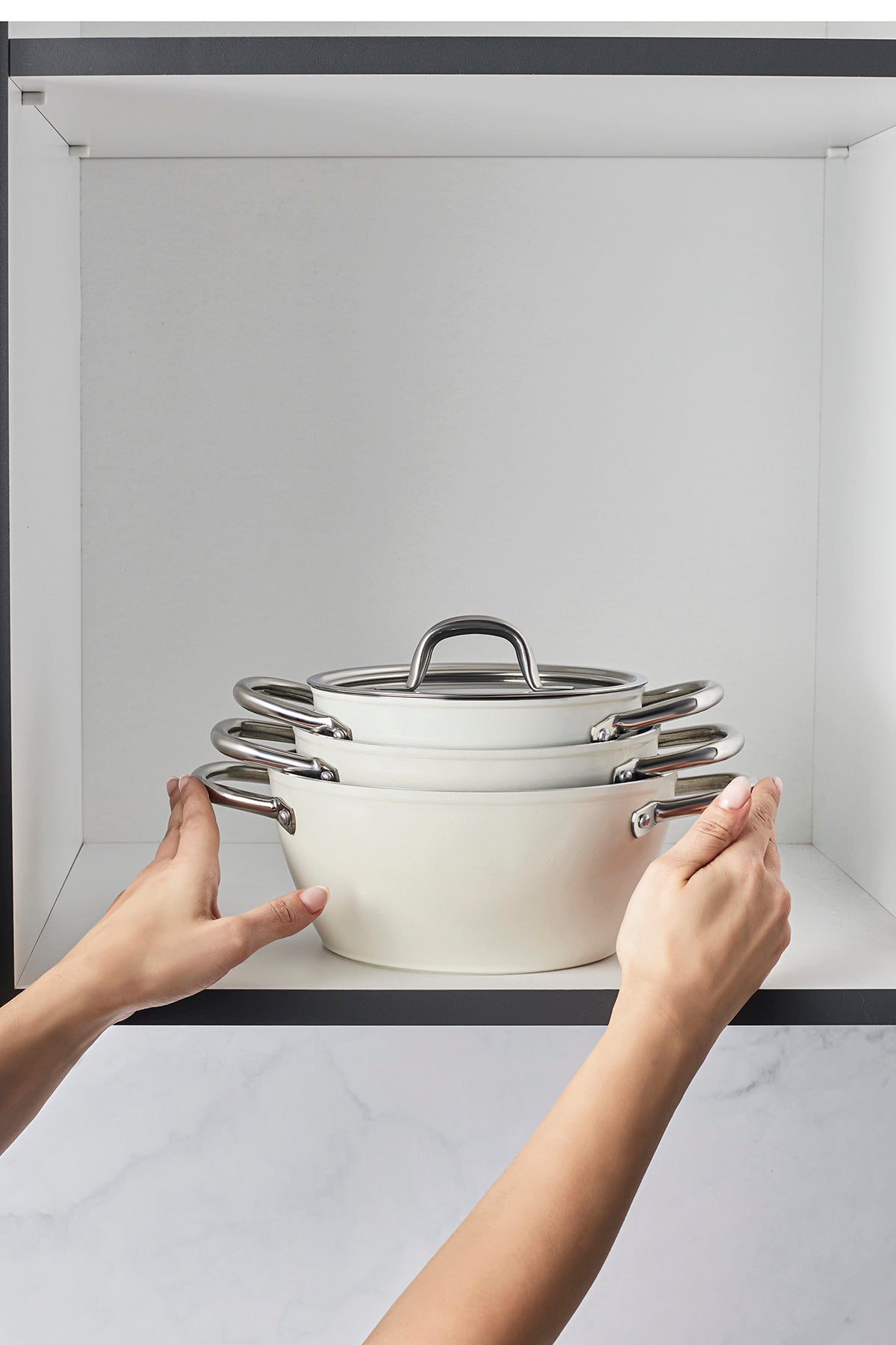 Karaca x Refika Swiss Crystal Kulplu 6 Piece Midi 0 Yag Ile Nonstick Pot Set Creamy