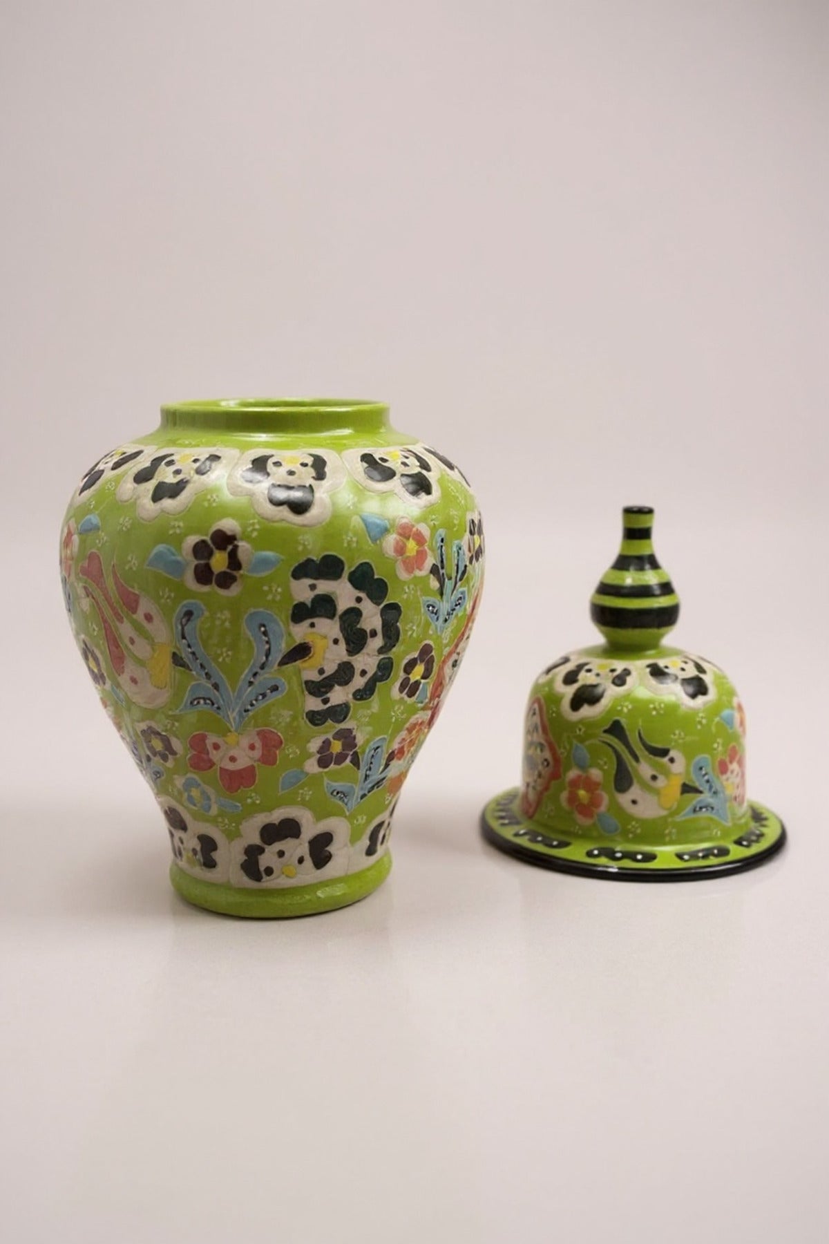 STORESZA Handmade Wheelwork 25cm Lace Nostalgic Design Shah Cube Ceramic Vase - MALLTURK