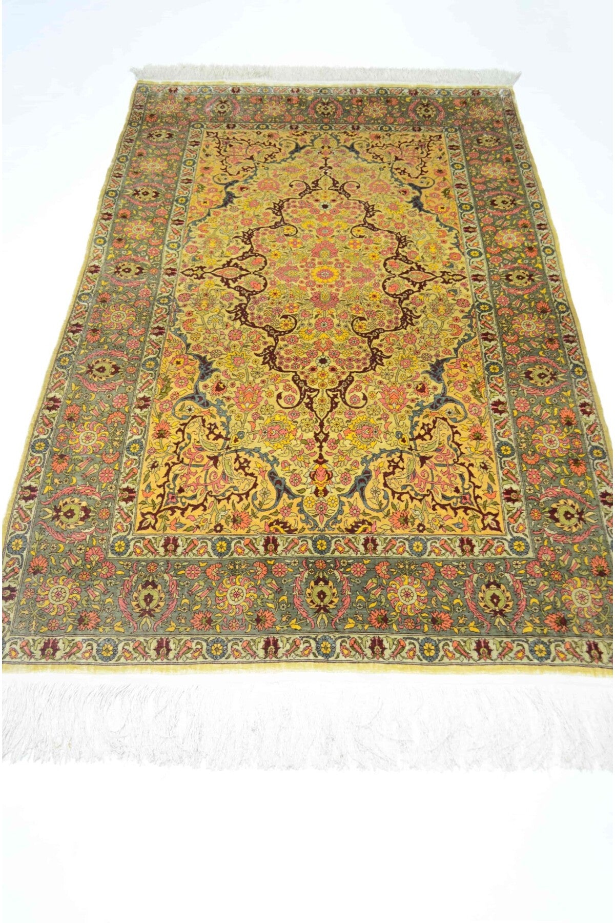 Handmade Pure Silk Hand-Woven Medallion Design Hereke Rug 106x164 cm (1.74 m2)