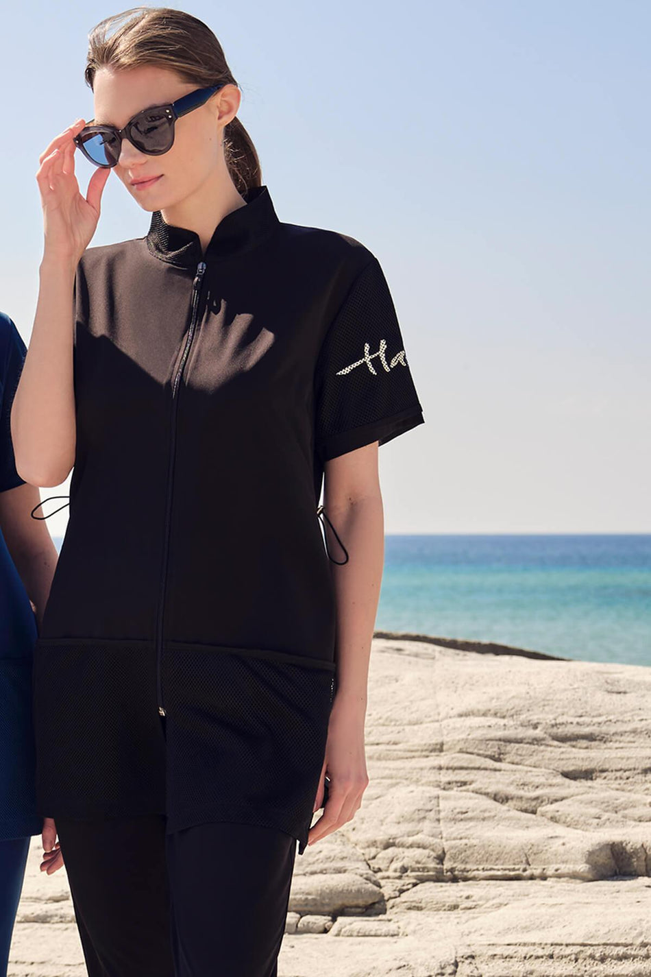 Hasema Short-Sleeved Zip-Up Black Swimsuit with Mesh Pocket Detail - MALLTURK