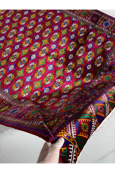 ADALI Hand-Woven Silk Turkmen Rug, Siki Dokumasiyla Ev Dekorasyonunuza Siklik Katin