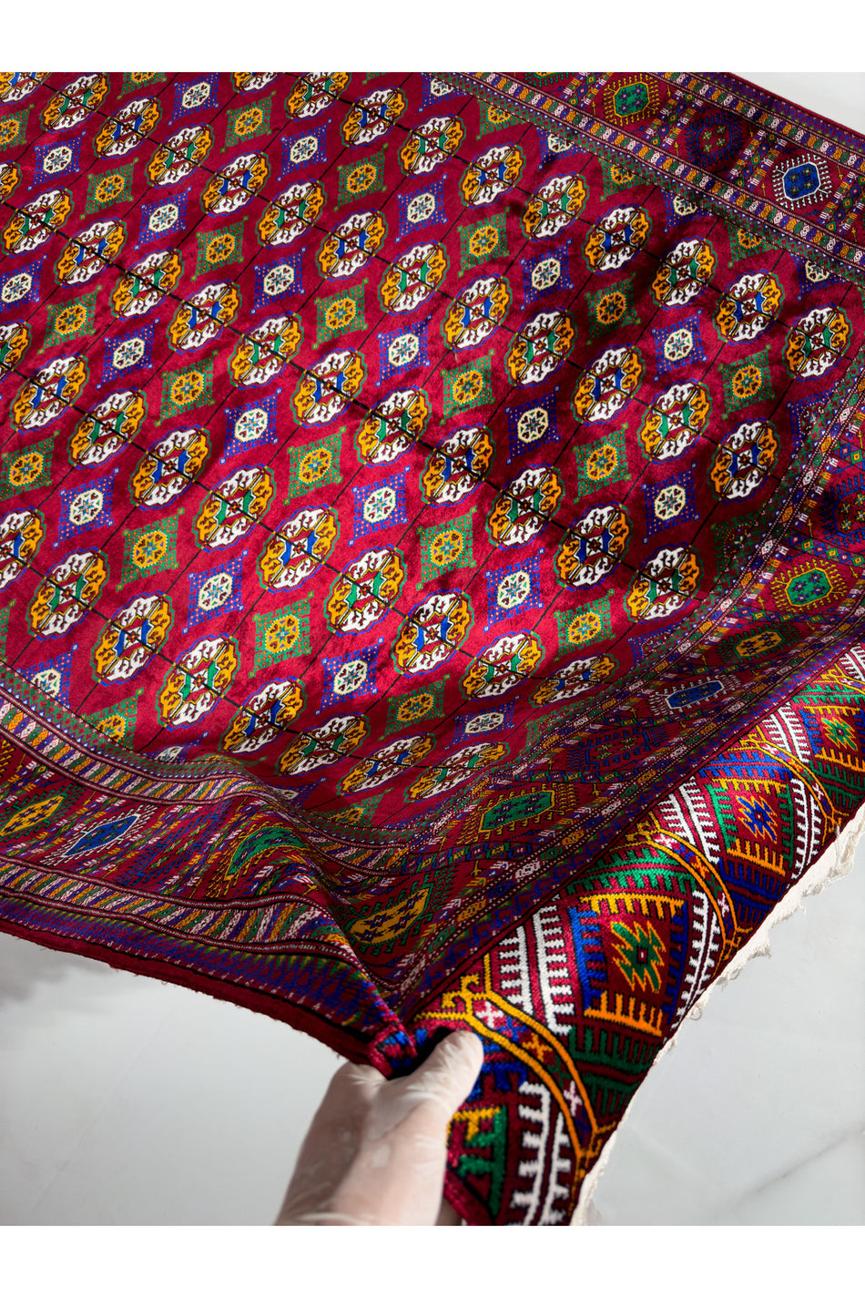 ADALI Hand-Woven Silk Turkmen Rug, Siki Dokumasiyla Ev Dekorasyonunuza Siklik Katin