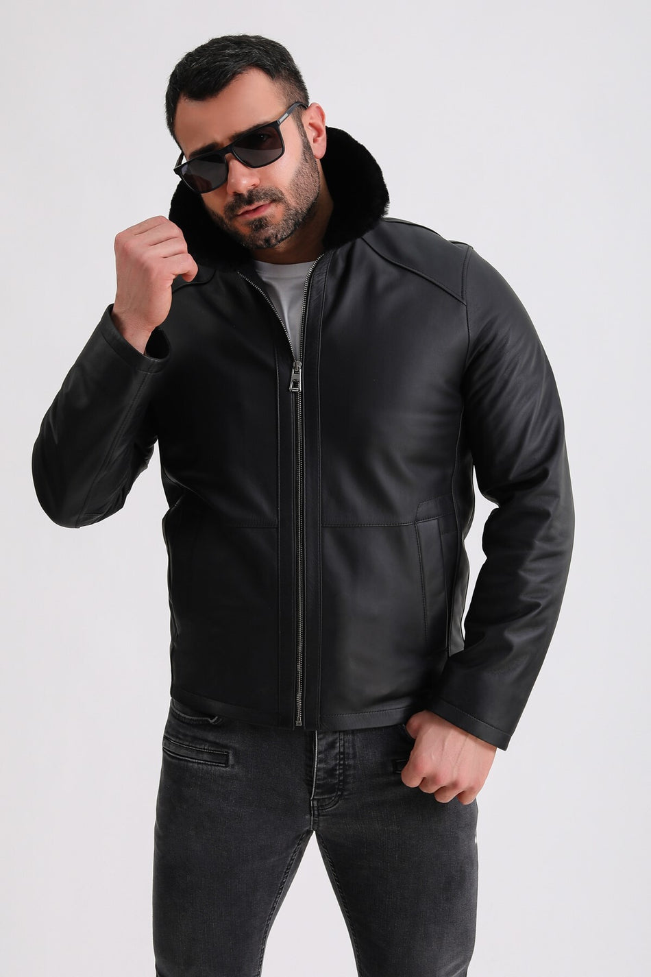 Veste en cuir noir et taffetas Leather Club avec accessoires en fourrure
