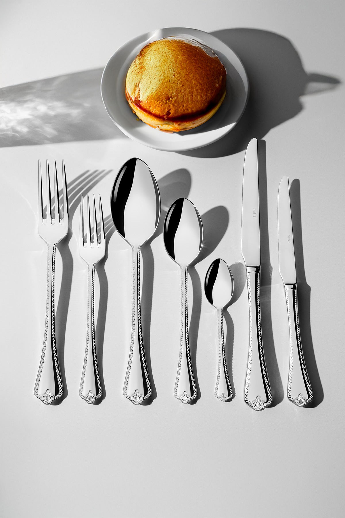 Nehir fulya Plain 12 Place Setting 84 Piece deri Boxed Flatware Set - MALLTURK
