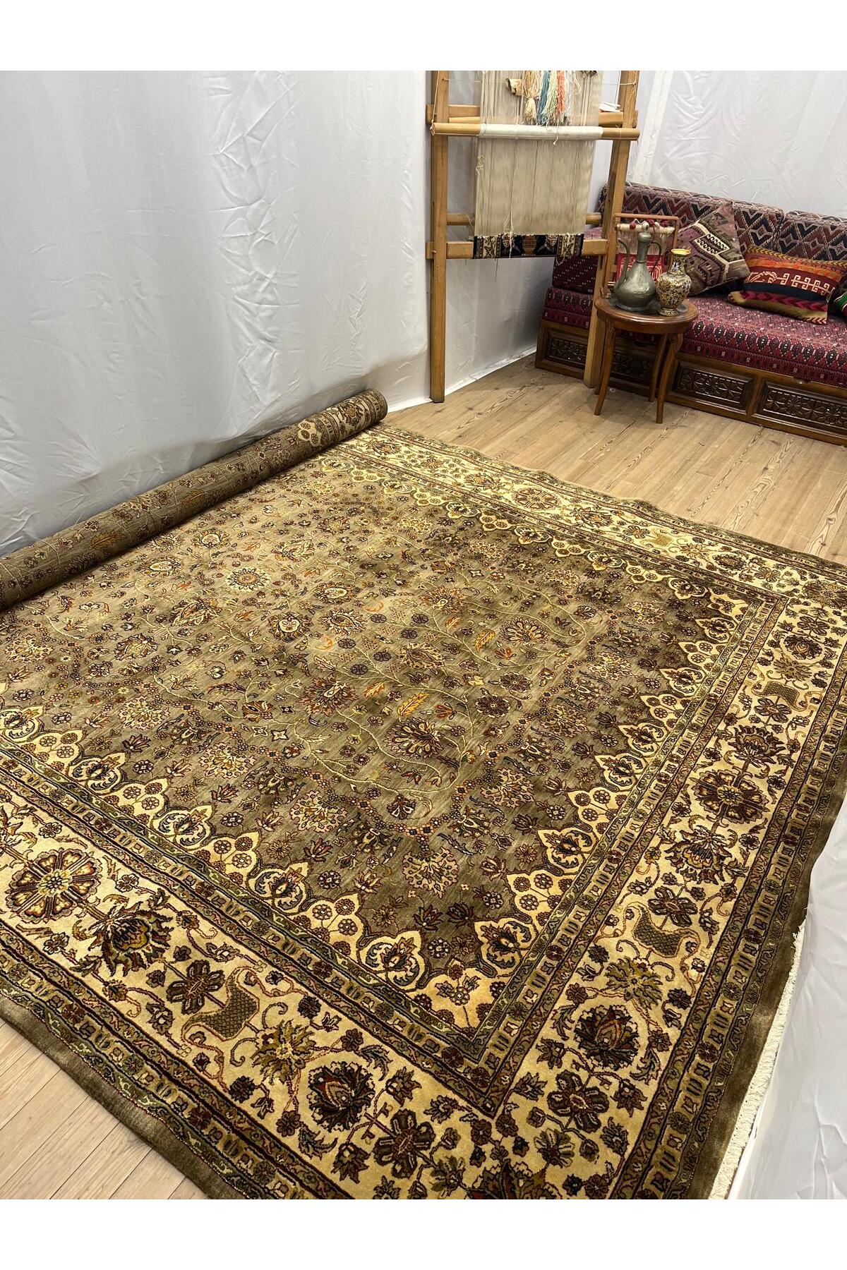 SIRVAN Rug Hand-Woven AFGAN Usak Rug - 240x372 - MALLTURK
