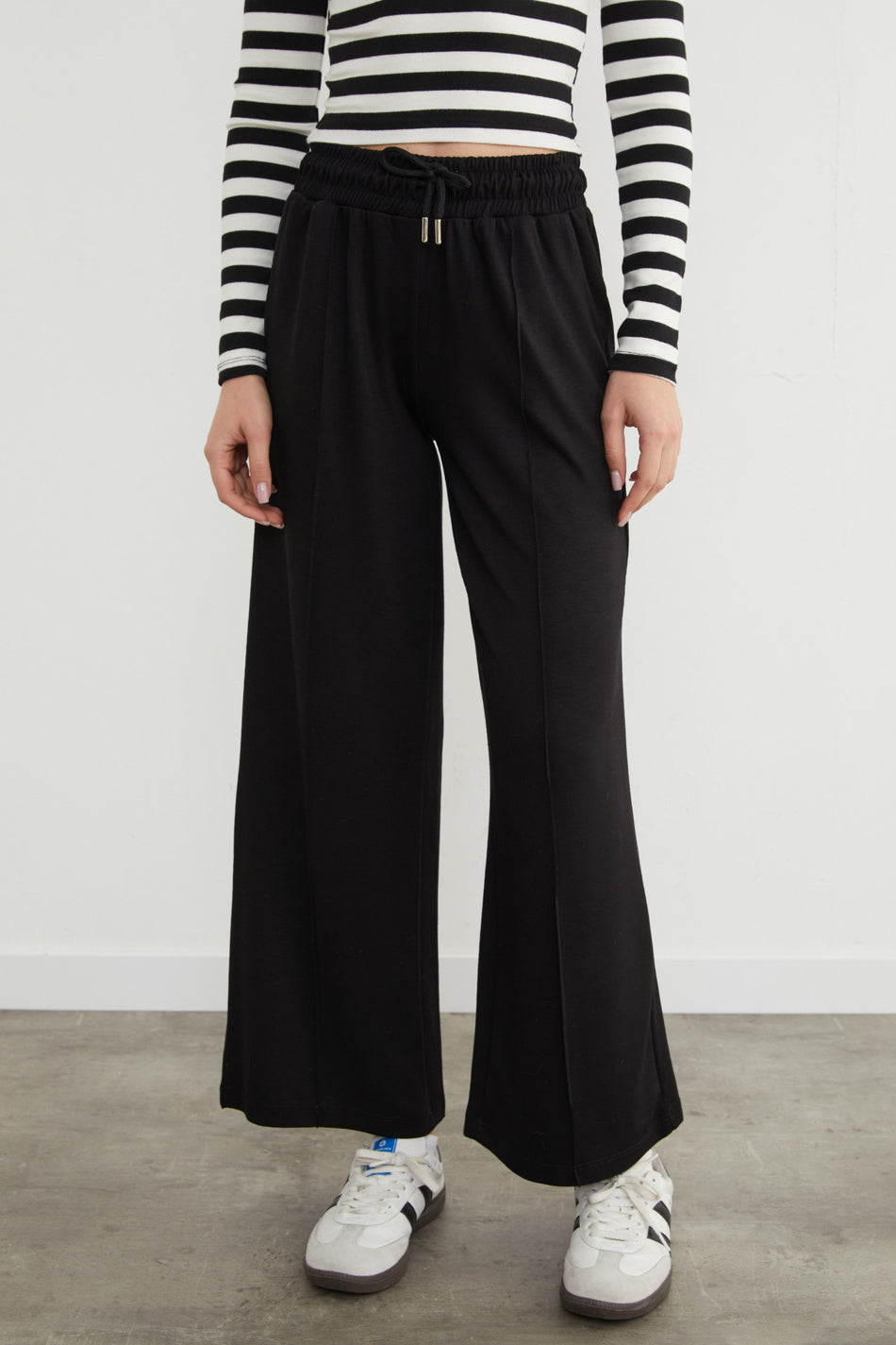 Modal Sweatpants with Tie Waist and Green Front Detail