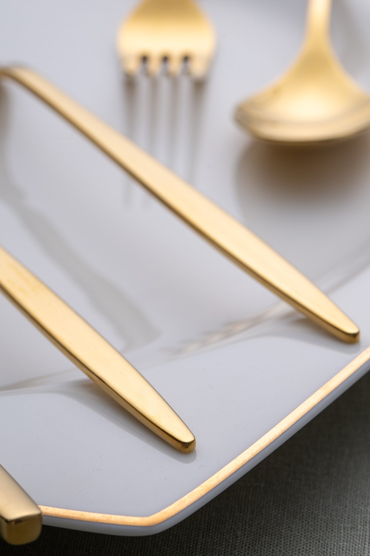 Emsan alisa 30 Piece 6 Place Setting parlak gold Boxed Flatware Set - MALLTURK