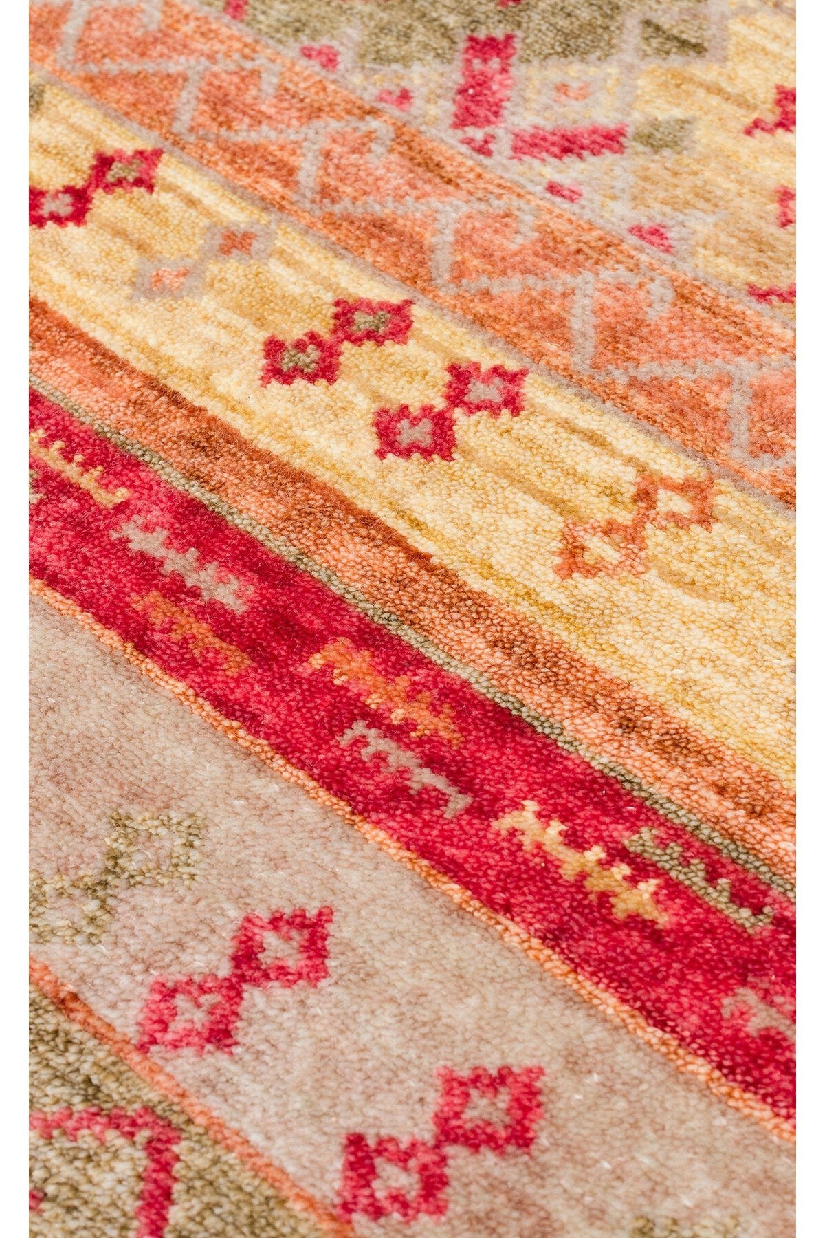 Eko Hali Zara ZR 12 Red Autumn is a special loom rug shaped by the intensive handiwork of women from Usak. - MALLTURK