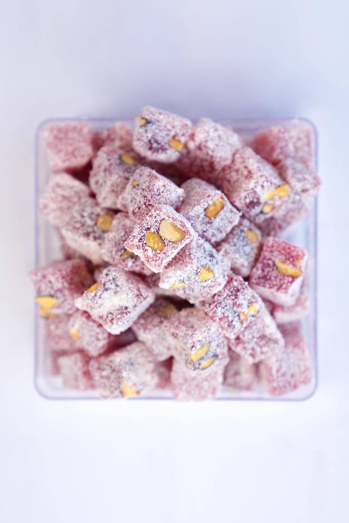 LOKUMCU mehmet efendi tatli bir hikaye Coconut Pomegranate Flavored Double Roasted Pistachio Turkish Delight 500 g - MALLTURK