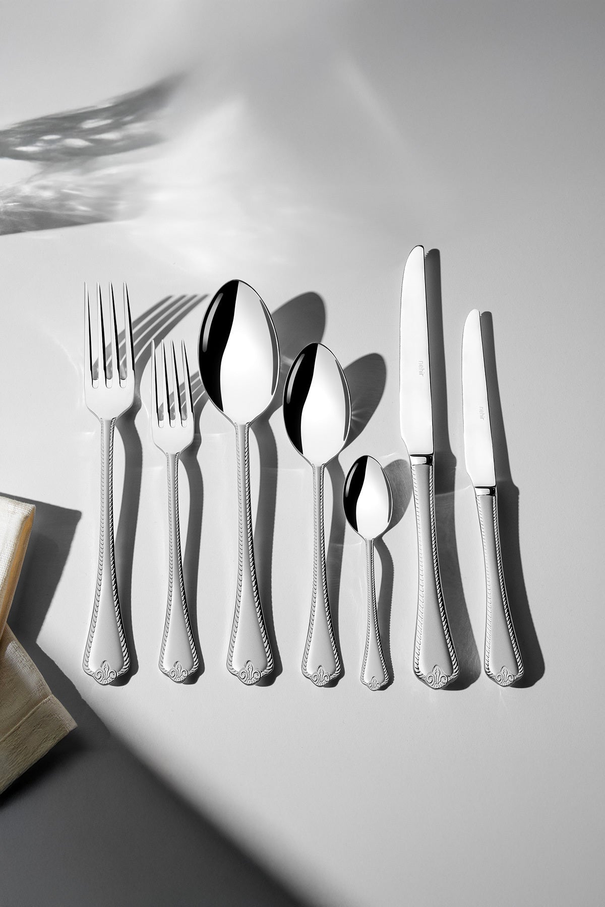 Nehir fulya Satin 12 Place Setting 84 Piece deri Boxed Flatware Set - MALLTURK