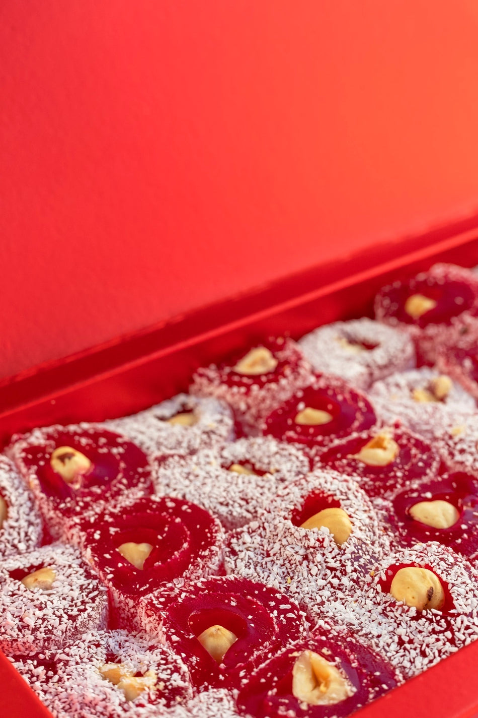 Rumeli lokumcusu Rolled Pomegranate Flavored Hazelnut Turkish Delight 900gr - MALLTURK