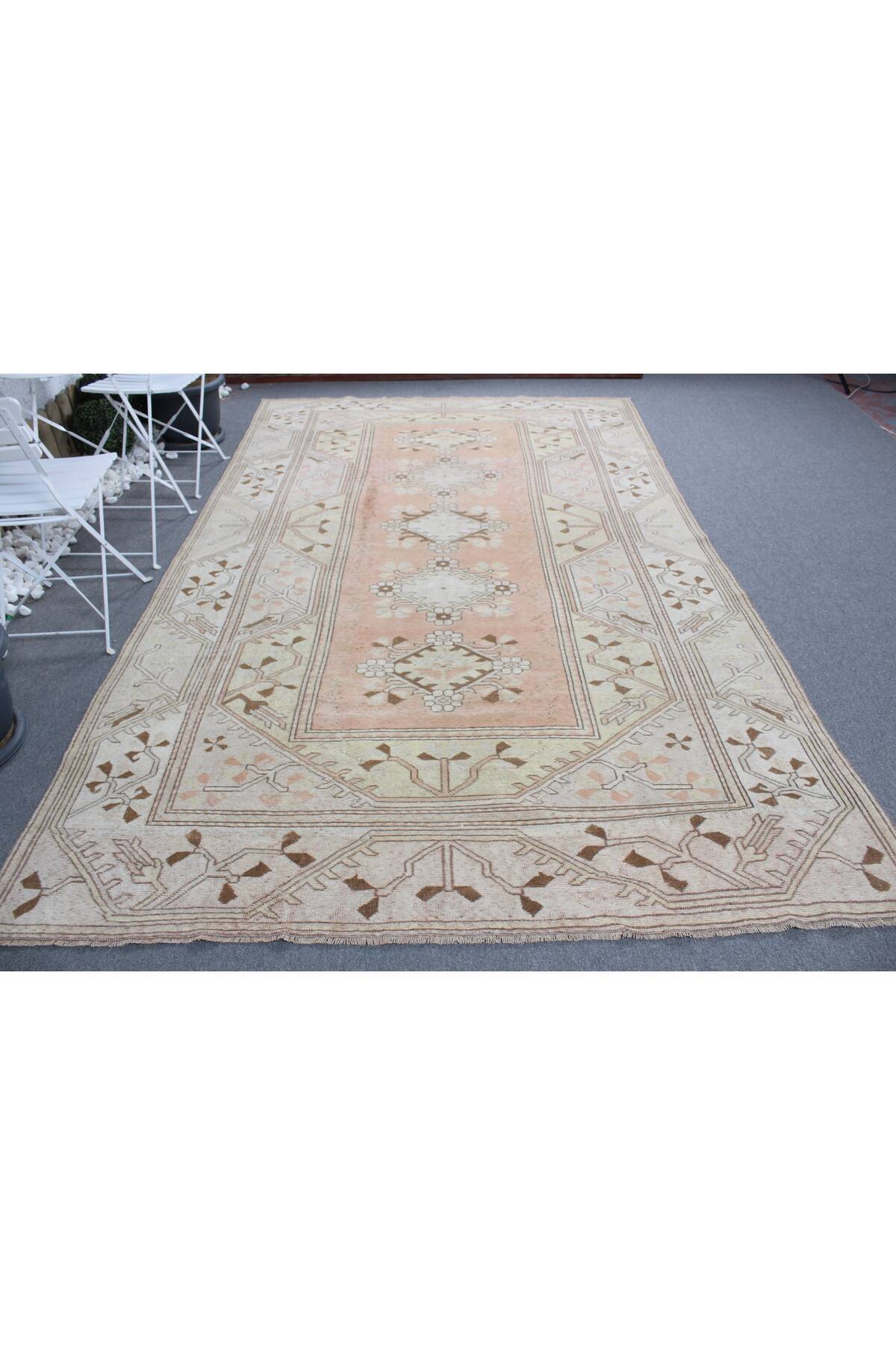 Kayra Export Hand-Woven Rug, Wool Rug Turkish Rug, 207x324 Cm