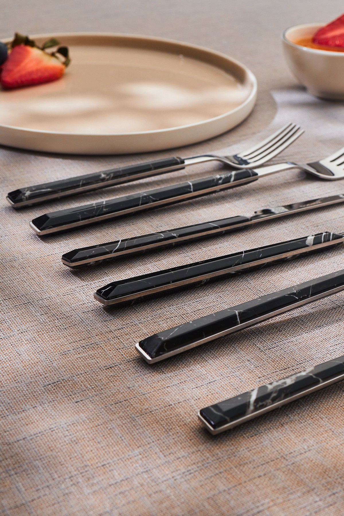 Karaca leda 36 Piece 6 Place Setting Flatware Set black - MALLTURK