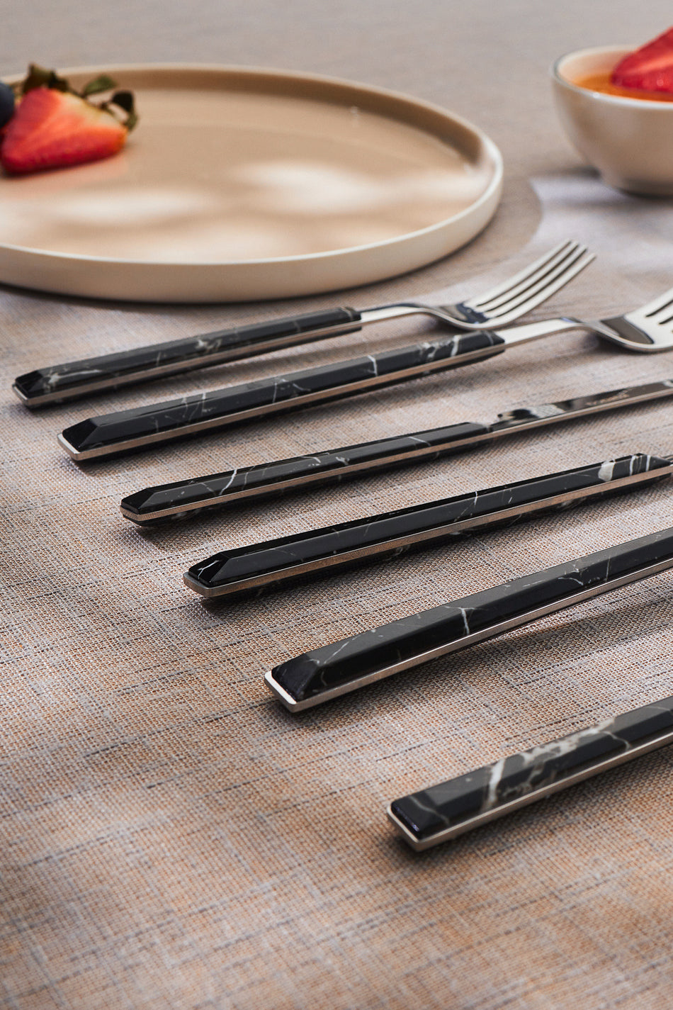 Karaca leda 36 Piece 6 Place Setting Flatware Set black - MALLTURK