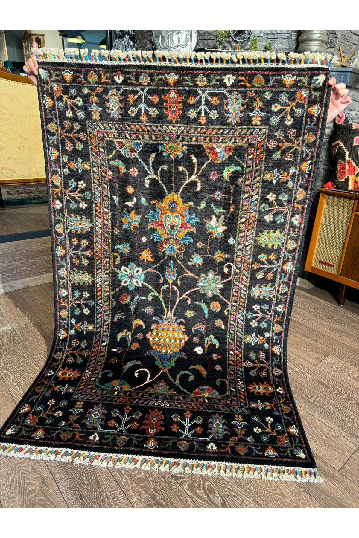 Rustikev SUZANI Rug