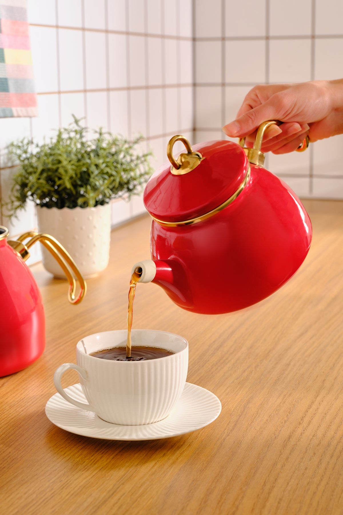 Karaca Retro Enamel Midi Teapot, Red - MALLTURK