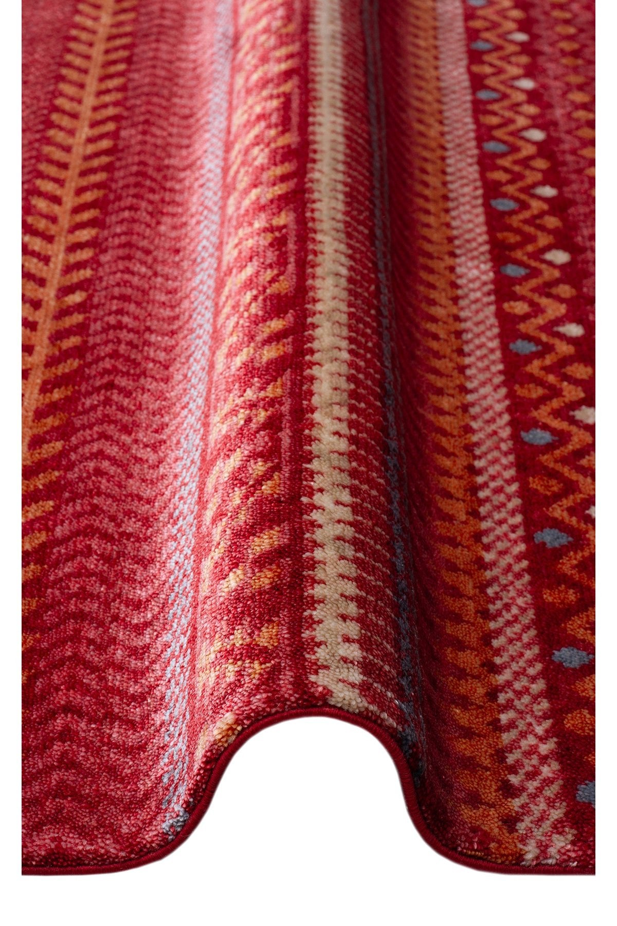 Eko Hali ZARA ZR 19 Red Multiy is a special loom rug shaped by the intensive handiwork of women from Usak. - MALLTURK