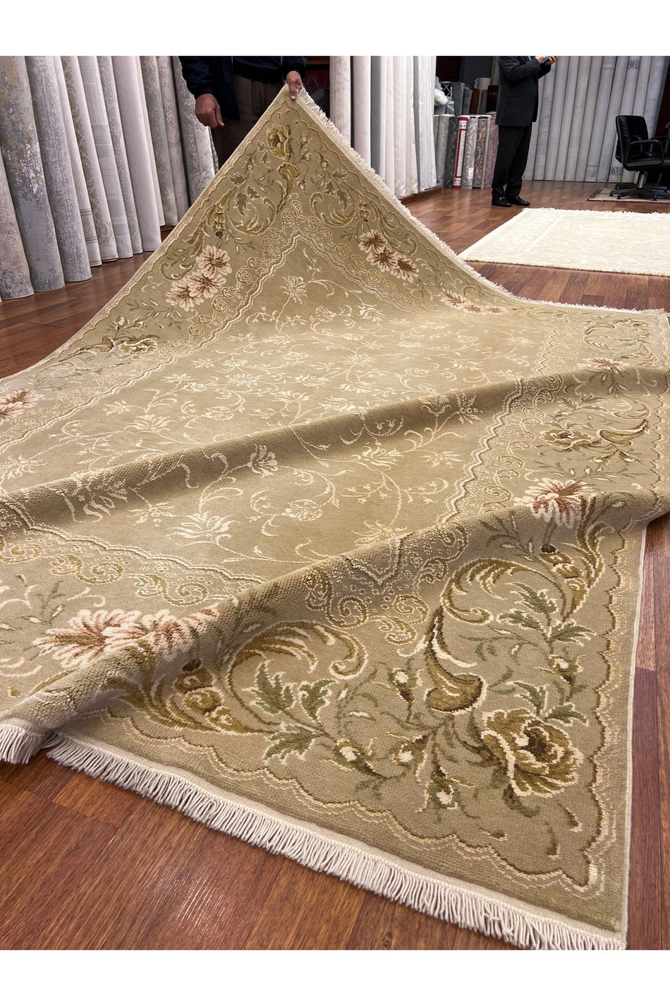 RD RAMAZAN DAG Hand Rug Art Hand-Woven Silk Blend Usak Rug Special Weave Size 290x202