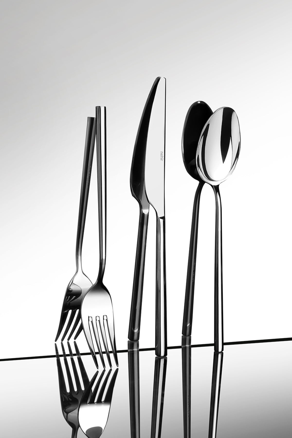 Nehir gloria Plain 12 Place Setting 84 Piece deri Boxed Flatware Set - MALLTURK