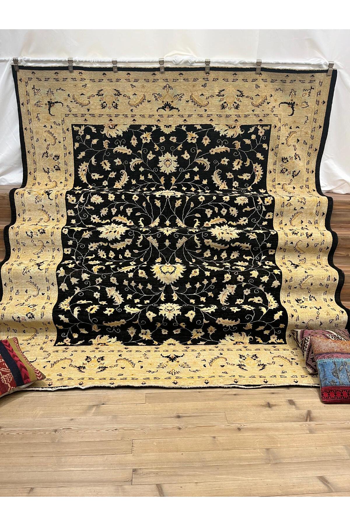 SIRVAN Rug Hand-Woven AFGAN Usak Rug - 247 x 299 - MALLTURK