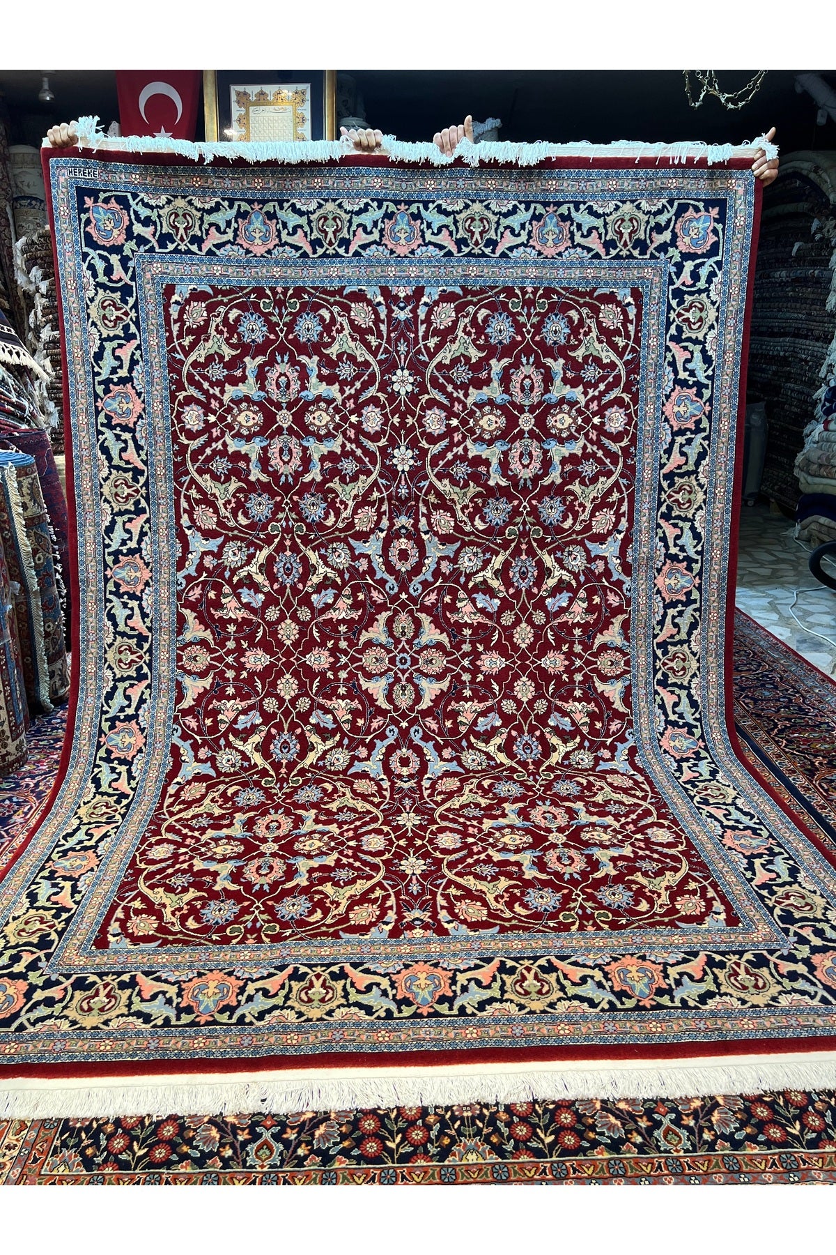 RD RAMAZAN DAG Hand Rug Art Hand-Woven Hereke Rug Signed Polonez Design Red Accent Size 272x195 - MALLTURK