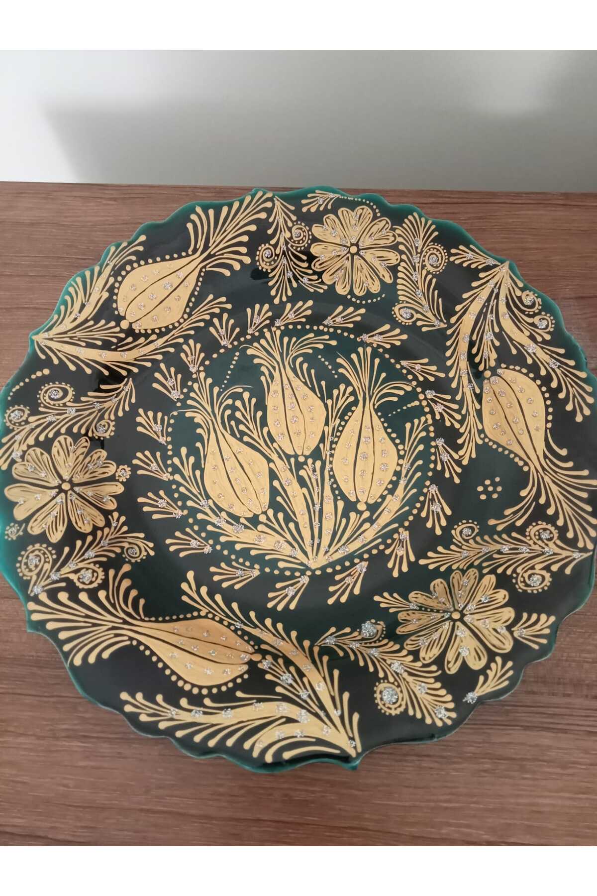 Sema Cini handmade ceramic plate with gold and silver gilded delicate vase with crested design. - MALLTURK