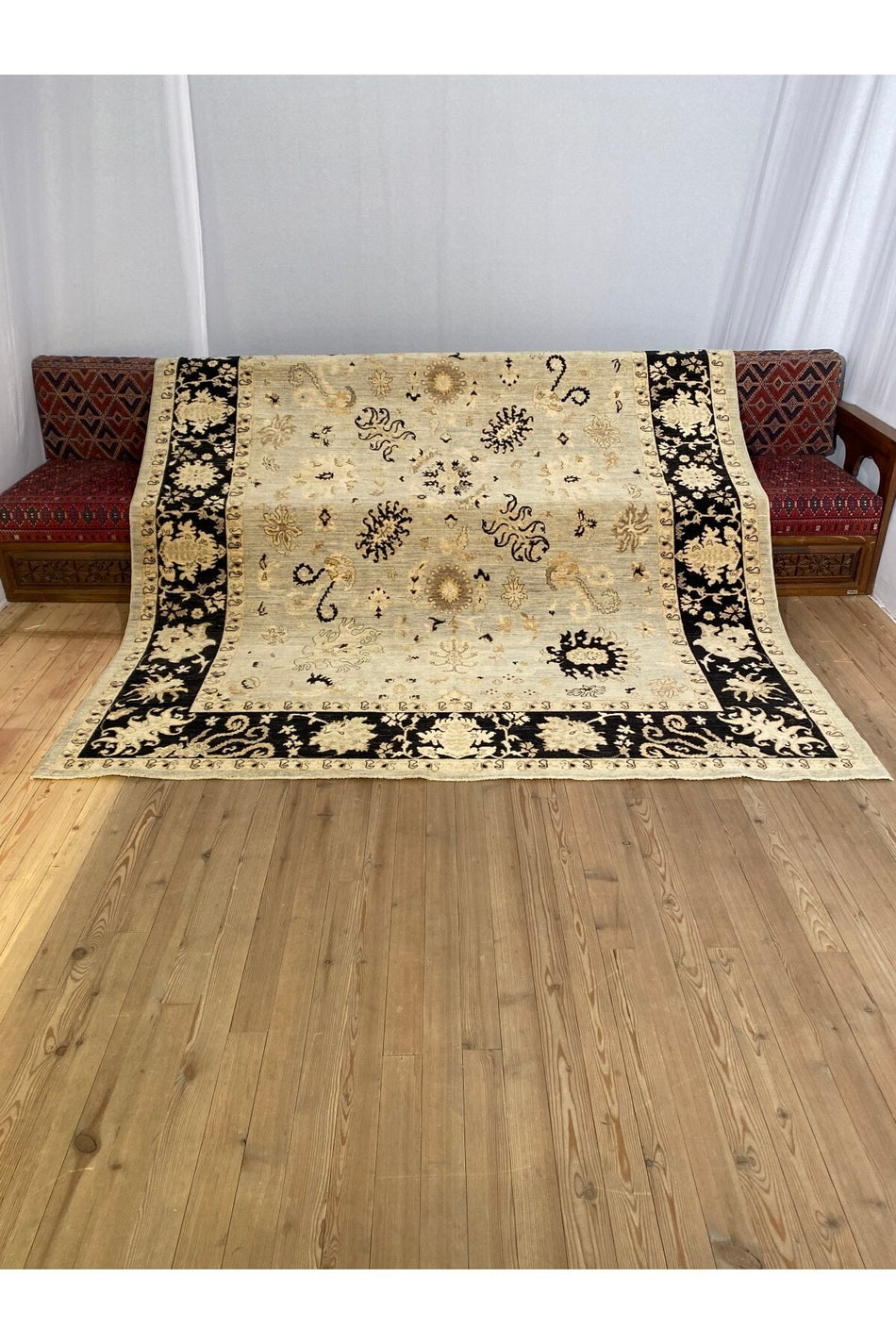 Sirvan Hali Handwoven Usak Carpet 240 x 305 cm - MALLTURK