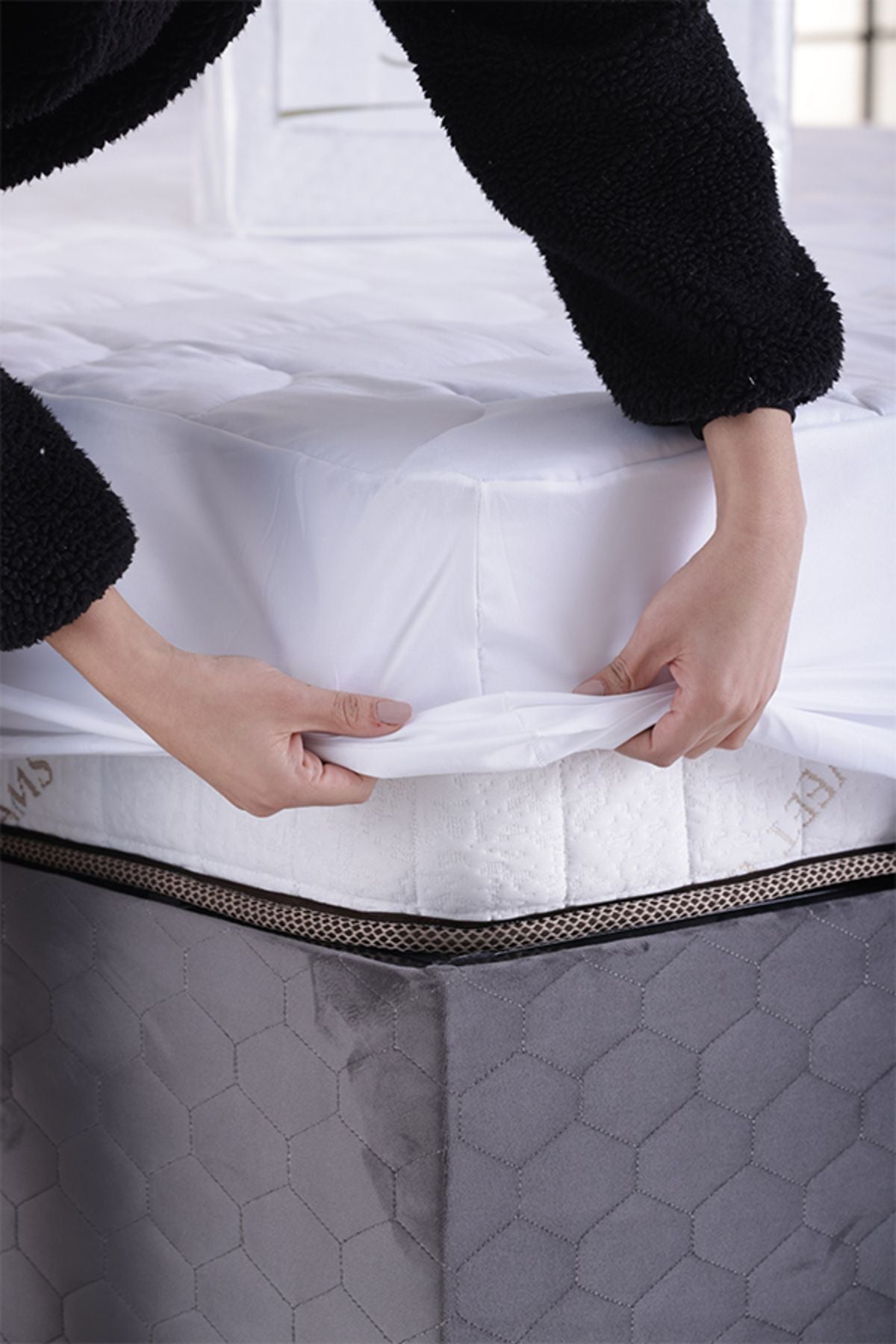 Britishome Bedding Quilted Fitted Mattress Protector - MALLTURK