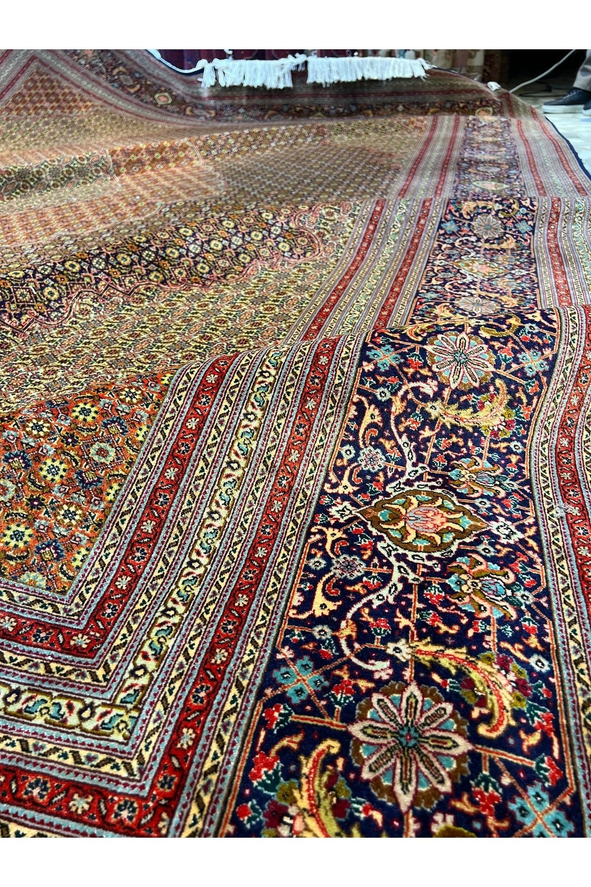 RD RAMAZAN DAG Hand Rug Art Hand-Woven Iranian Mahi Rug Wool Blend Premium Quality Exceptional Bir Urun Size 400x300 - MALLTURK