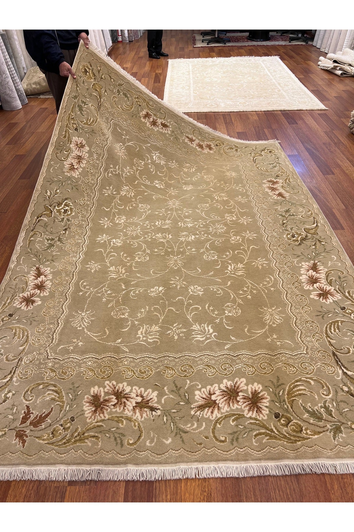 RD RAMAZAN DAG Hand Rug Art Hand-Woven Silk Blend Usak Rug Special Weave Size 290x202 - MALLTURK