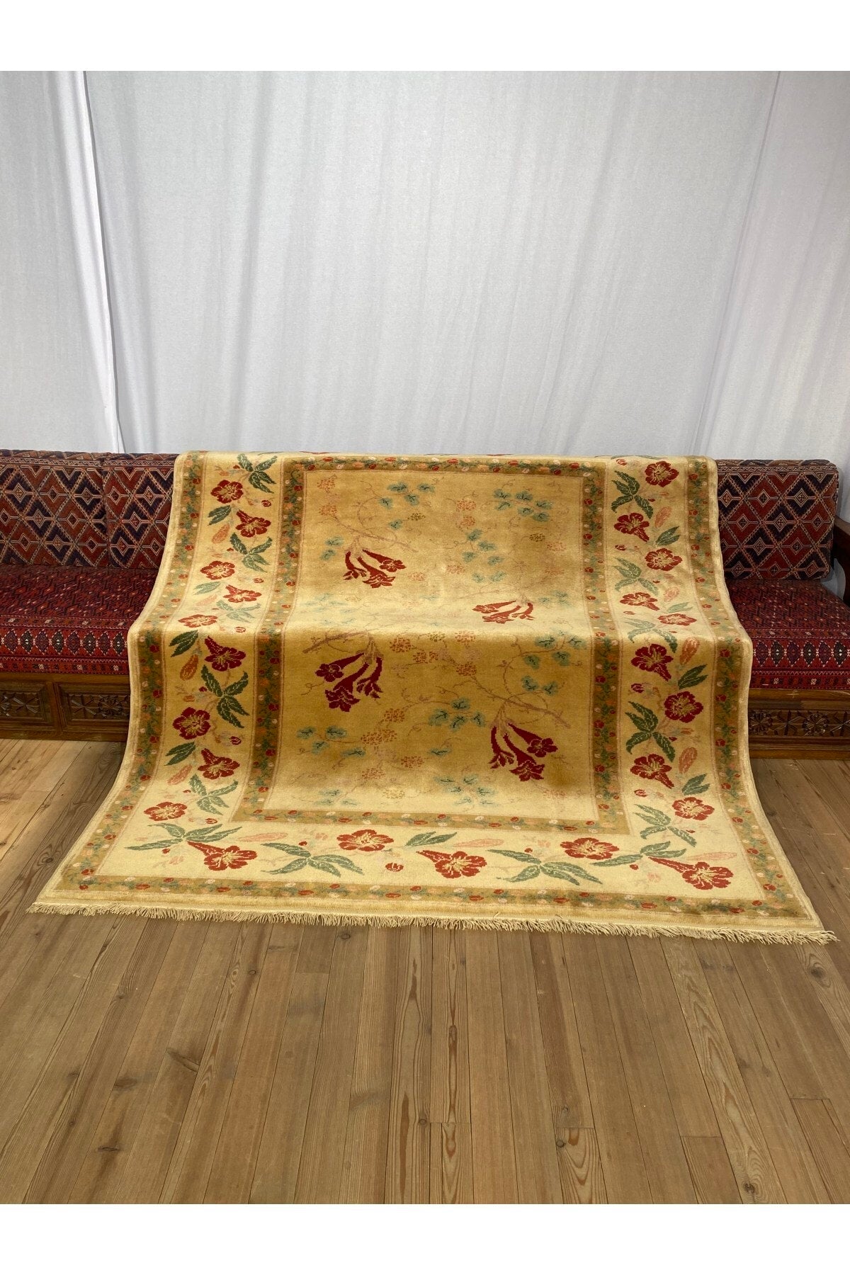 SIRVAN Rug Hand-Woven Usak Rug-191 X 213