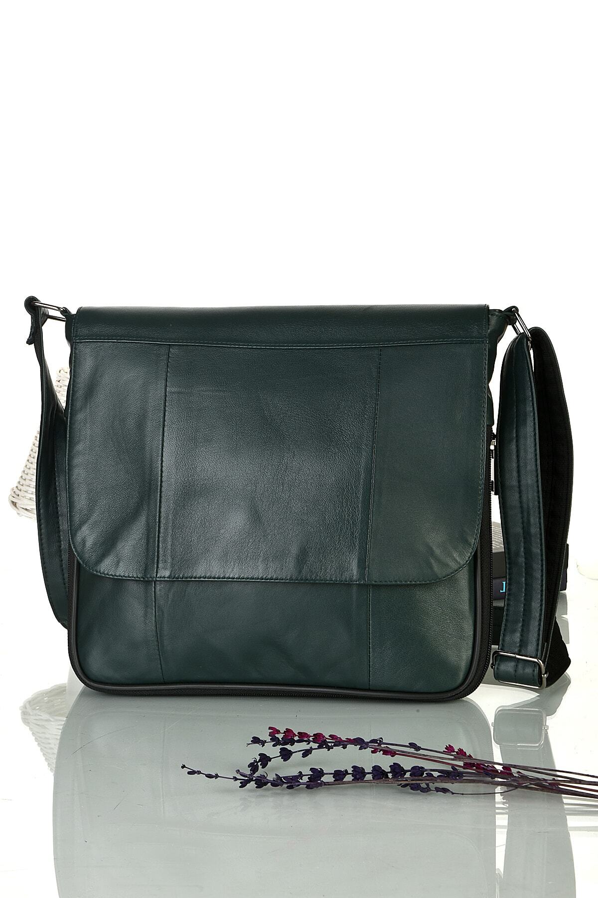 Fubileather Crossman Genuine Leather Gusseted Crossbody Messenger Bag