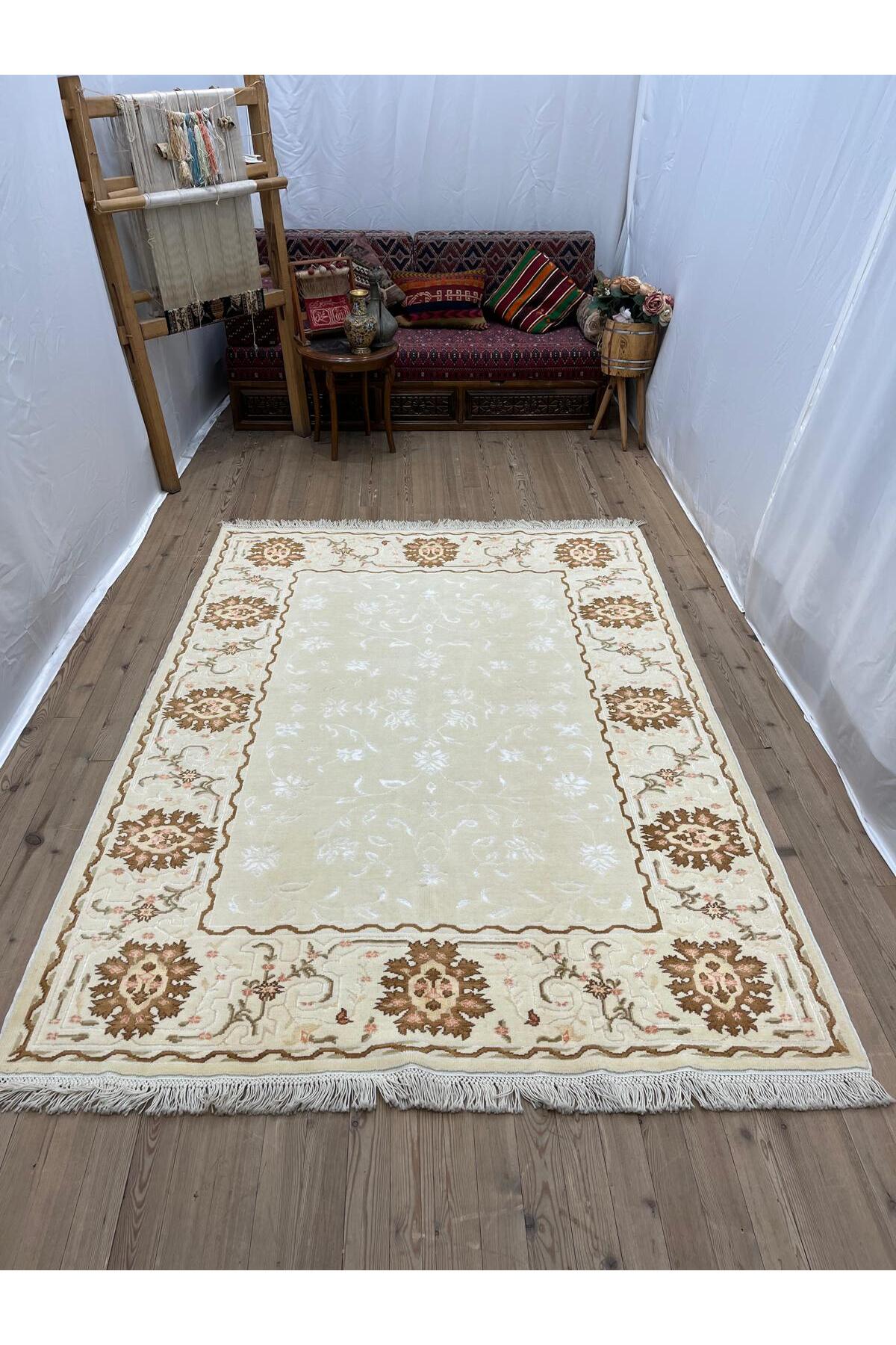 SIRVAN Rug Hand-Woven Turkish Usak Rug - 240x170