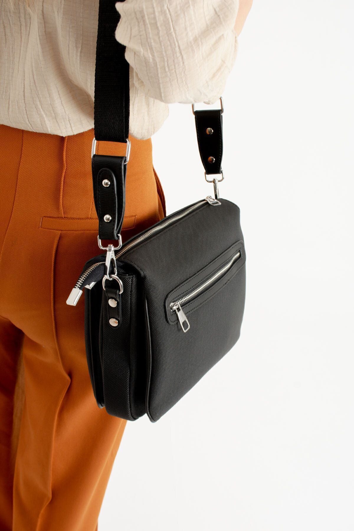 Just Polo Women's Shoulder & Messenger Bag Color Black - MALLTURK