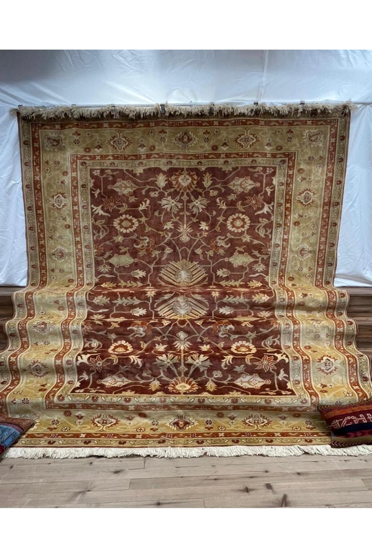 SIRVAN Rug Hand-Woven Usak Rug - 350 x 302 - MALLTURK