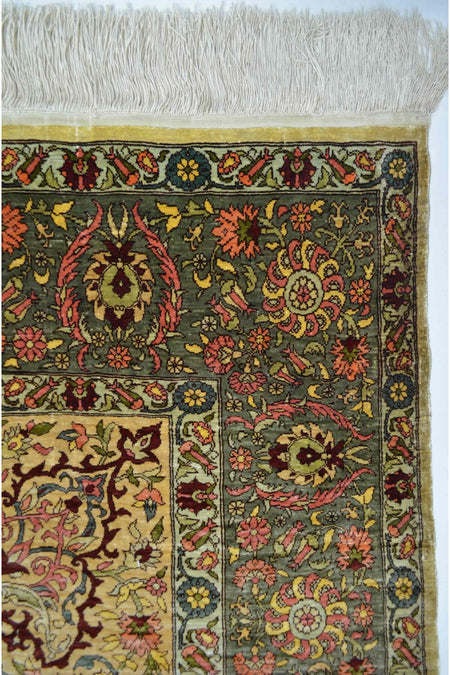 Handmade Pure Silk Hand-Woven Medallion Design Hereke Rug 106x164 cm (1.74 m2)