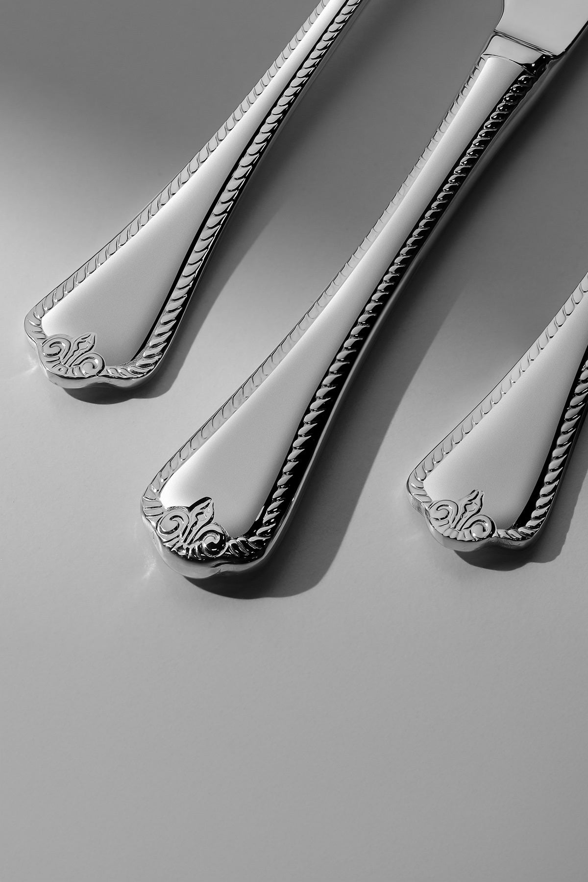 Nehir fulya Satin 12 Place Setting 84 Piece deri Boxed Flatware Set - MALLTURK