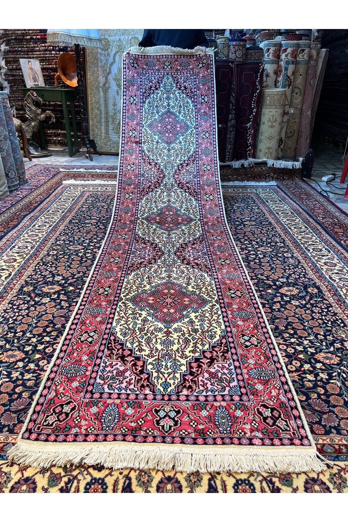 RD RAMAZAN DAG Hand Rug Art Hand-Woven Iranian Kashmir Silk Rug Size 310x80 - MALLTURK